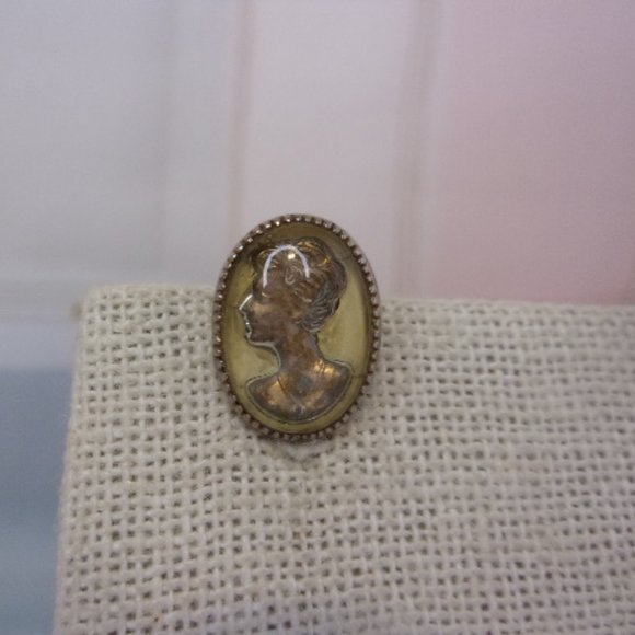 Vintage Reverse Cameo Screw Back Earrings - Picture 2 of 7